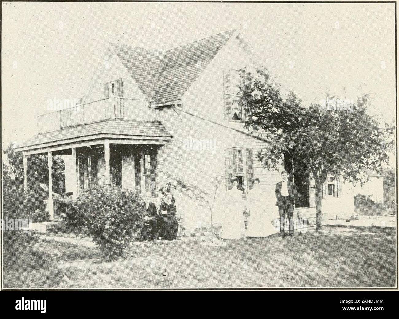 La storia e la genealogia di Giacomo e Sara Pastore e loro American decendants . beingMaudie Vendetta Cullum, nato il 7 agosto 1900; Oakley DonaldCullum, nato il 10 febbraio 19 03; MARGUERITE I. D., nato Decem-ber 28, 1905 e Clayton Nathaniel Cullum, nato gennaio 1,1907. Essi sono tutti membri della chiesa cristiana. Nannie Jane Cullum, quarto figlio, è nato il 2 gennaio 0,1875 e morì il 17 aprile 1875. Linnie Marguerite Cullum, quinto bambino nacque il oldhomestead, sposato W. M. Jackson, Aprile 2 3, 19 06 e settledon loro agriturismo vicino a Luther, Oklahoma, dove essi stilllive. I loro figli ar Foto Stock