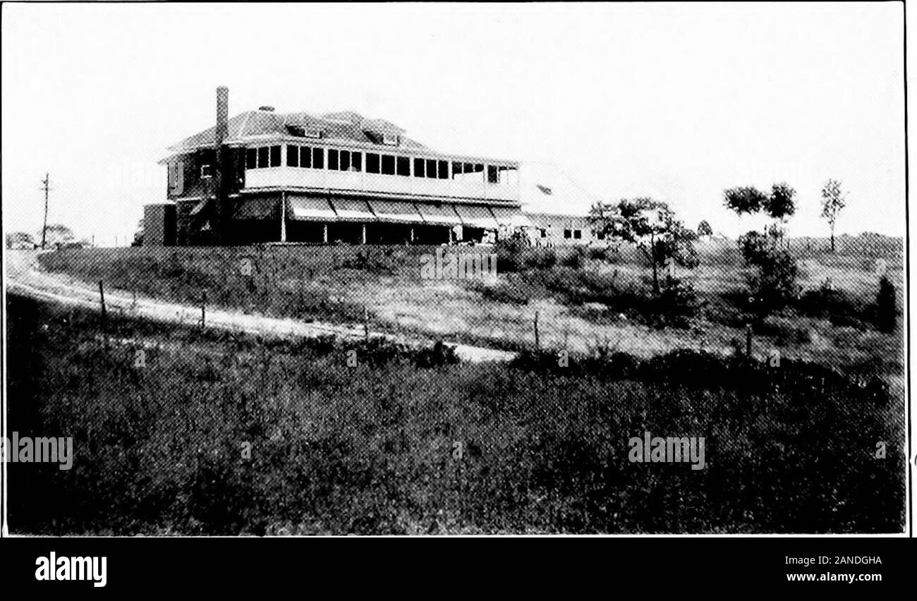 Cura ed educazione dei bambini mutilati negli Stati Uniti . La scuola. SuMMF.K H(jMi-; per Crip[i.mi-.d CuiLiiRtN. (Vedi pagina 222)(condotti dall'Post-Graduotc ospedale di New York), Southampton, L. I. cura fisica registrate per un periodo di tre anni di corso, di cui due anni e un halfare trascorso presso l'ospedale stesso e sei mesi a Bellevue Hos-pital a New York, dove gli infermieri si impegnano a lavorare per whichthere non è occasione presso l ospedale di Portland. La scuola KernanHospital a Baltimora ha una scuola di formazione per infermiere cameriere,con otto alunni prendendo un anno di corso. Il T.R.A. infermieristica Foto Stock