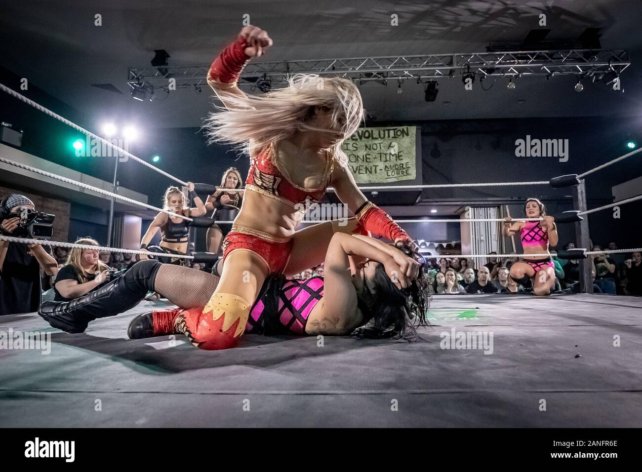 Torneo "Wrestle Queendom 3" al Venue di West London by Pro-Wrestling: Eve, wrestling professionistico femminile. Foto Stock