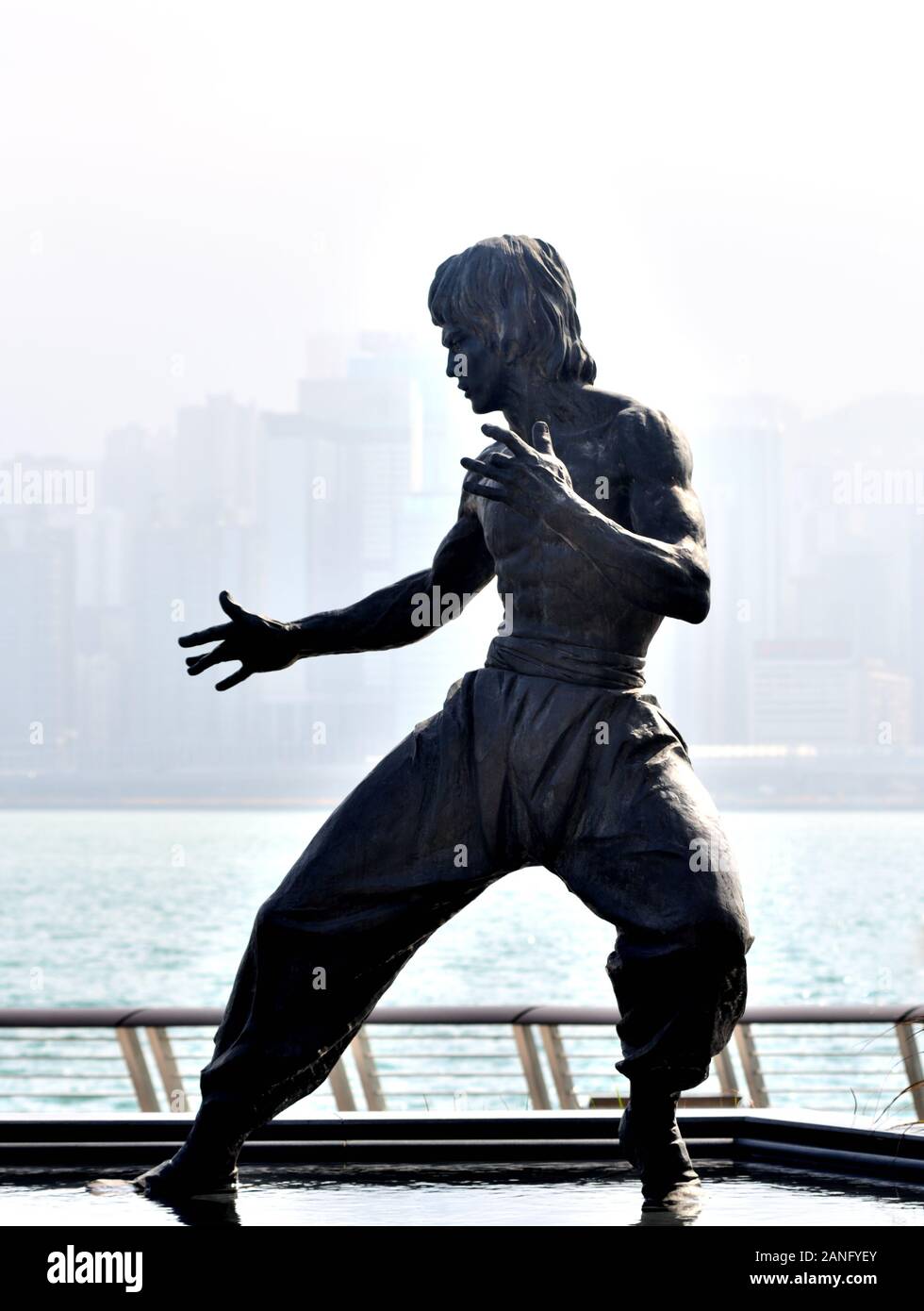 Statua di Bruce Lee in Tsim Sha Tsui promenade, Hong Kong Foto Stock