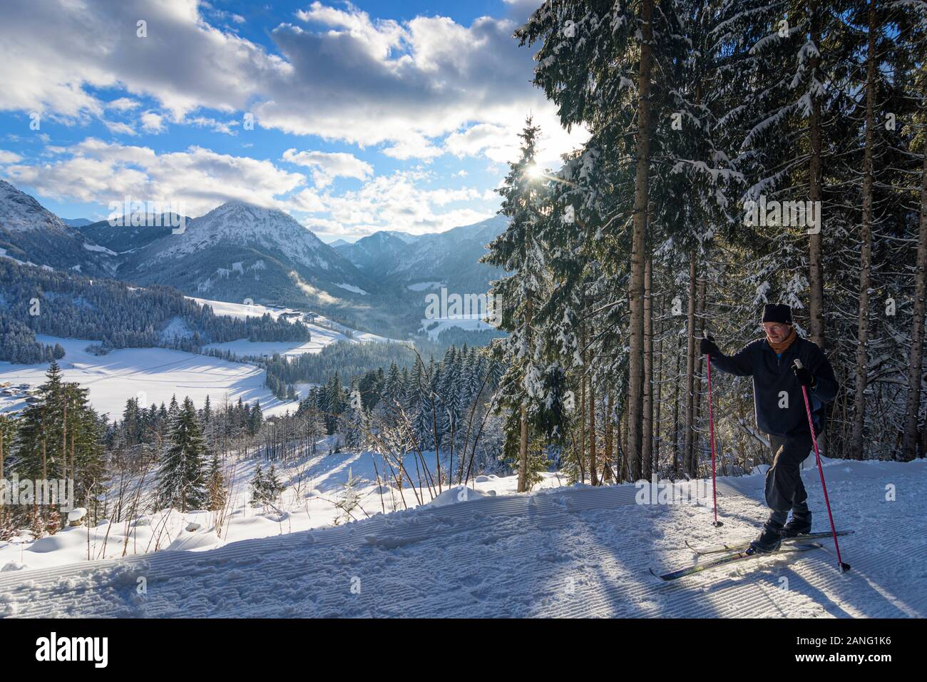 Hochfilzen: persone sci di fondo, l'uomo nelle Kitzbüheler Alpen - Pillersee Tal, Tirol, Tirolo, Austria Foto Stock