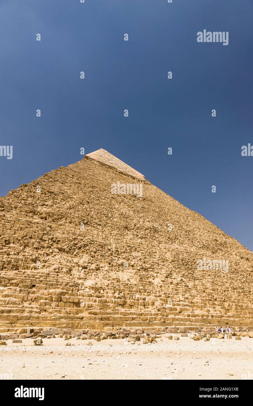 Piramide di Khafre, grandi piramidi, le tre grandi piramidi, nel deserto sabbioso, giza, il cairo, Egitto, Nord Africa, Africa Foto Stock