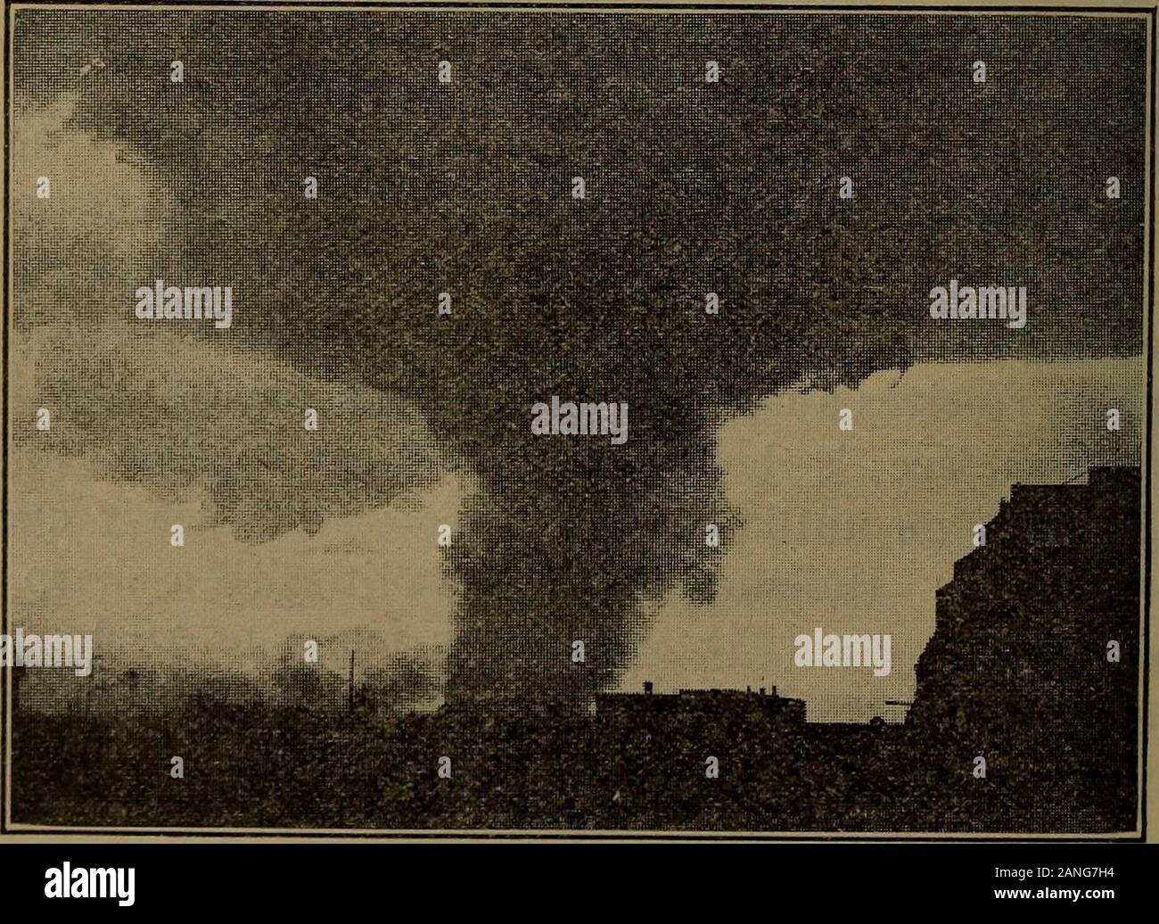 La scienza per principianti . Fig. 143.-Tornado. Piuttosto piccola nube ad imbuto che si estende a massa.. Fig. 144.-stesso tornado, vista ravvicinata. Tempeste locali 187 tornado è molto più grande e più forte. Il tornado isusually non più di 50 a 500 iarde ampia. Alcuni hanno beenonly a pochi metri, altri un miglio o più di diametro (Figg.143, 144 e 145). La risalita di correnti di aria in un cumulus cloud meetat talvolta il corretto angolo di lanciarsi in un vortice come theygo fino attraverso il cloud (molto come l'acqua in un recipiente di lavaggio Foto Stock