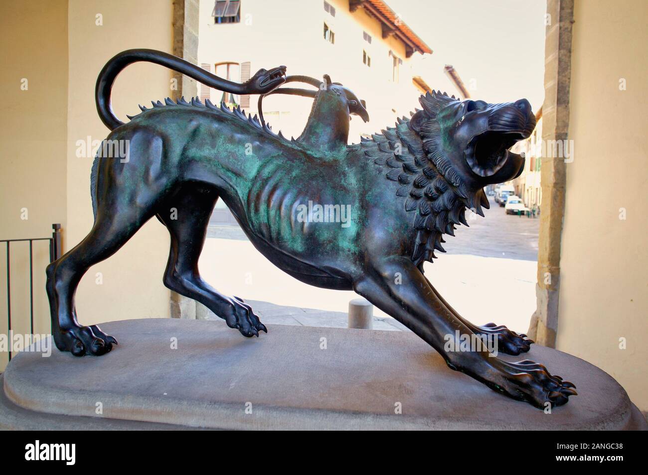 Bronce etrusche statua del mitico Chimera noto come la Chimera di Arezzo, dal San Lorentino Gate di Arezzo, Toscana, Italia, Europa Foto Stock