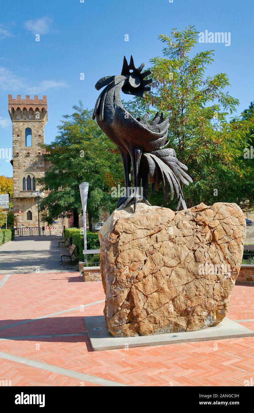 Italien Toskana Chianti Greve in Chianti Gallo Nero simbolo di skulptur Provinz Siena Toscana Weinanbau Reisen Tourismus Weinstrasse Geographie Europa Foto Stock