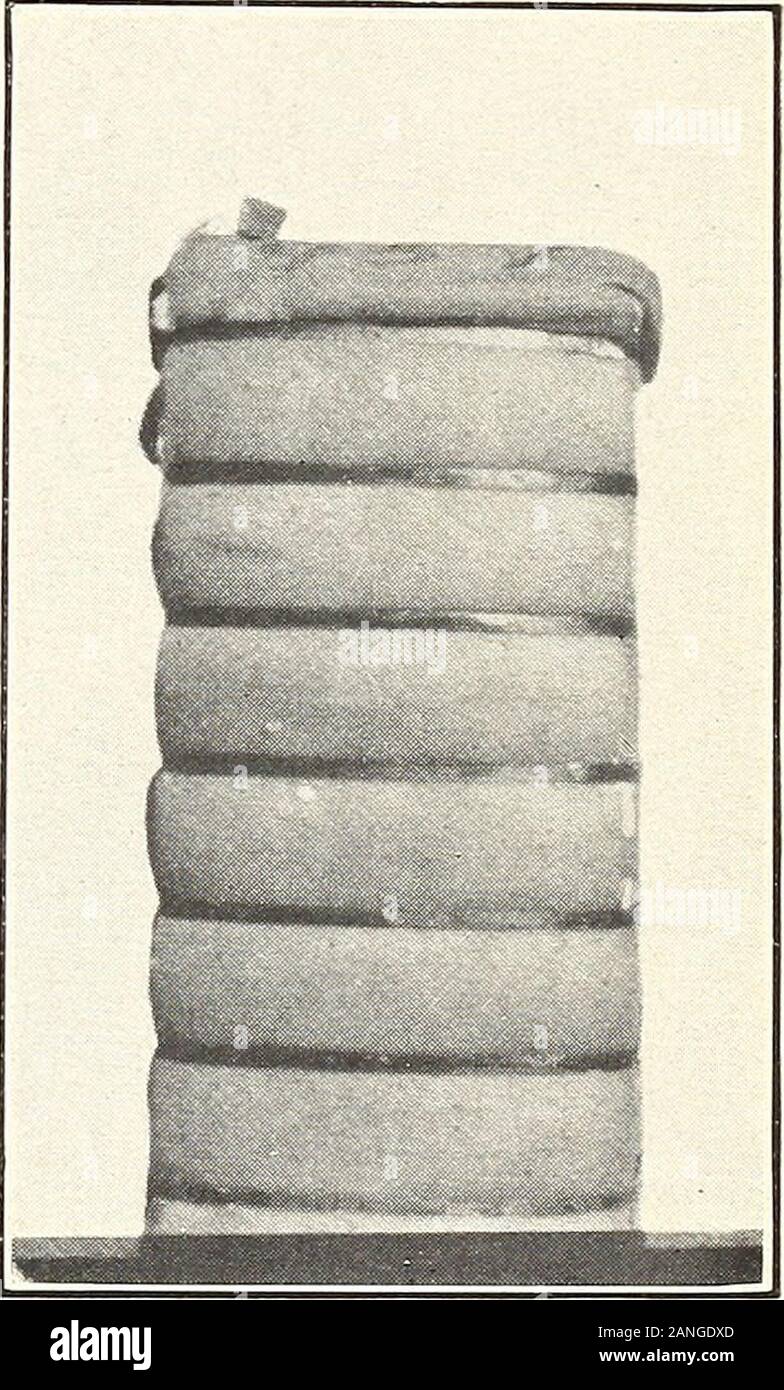 La gestione e la commercializzazione del cotone Arizona-Egyptian del sale lungo la valle del fiume . Fig, 2.-American balla in Liverpool, mostrandoImproperly-Covered cotone. Fig. 3.-Gin-Compressed balla. Bui. 31 1, U. S. Dipartimento di Agricoltura. Piastra II. Foto Stock