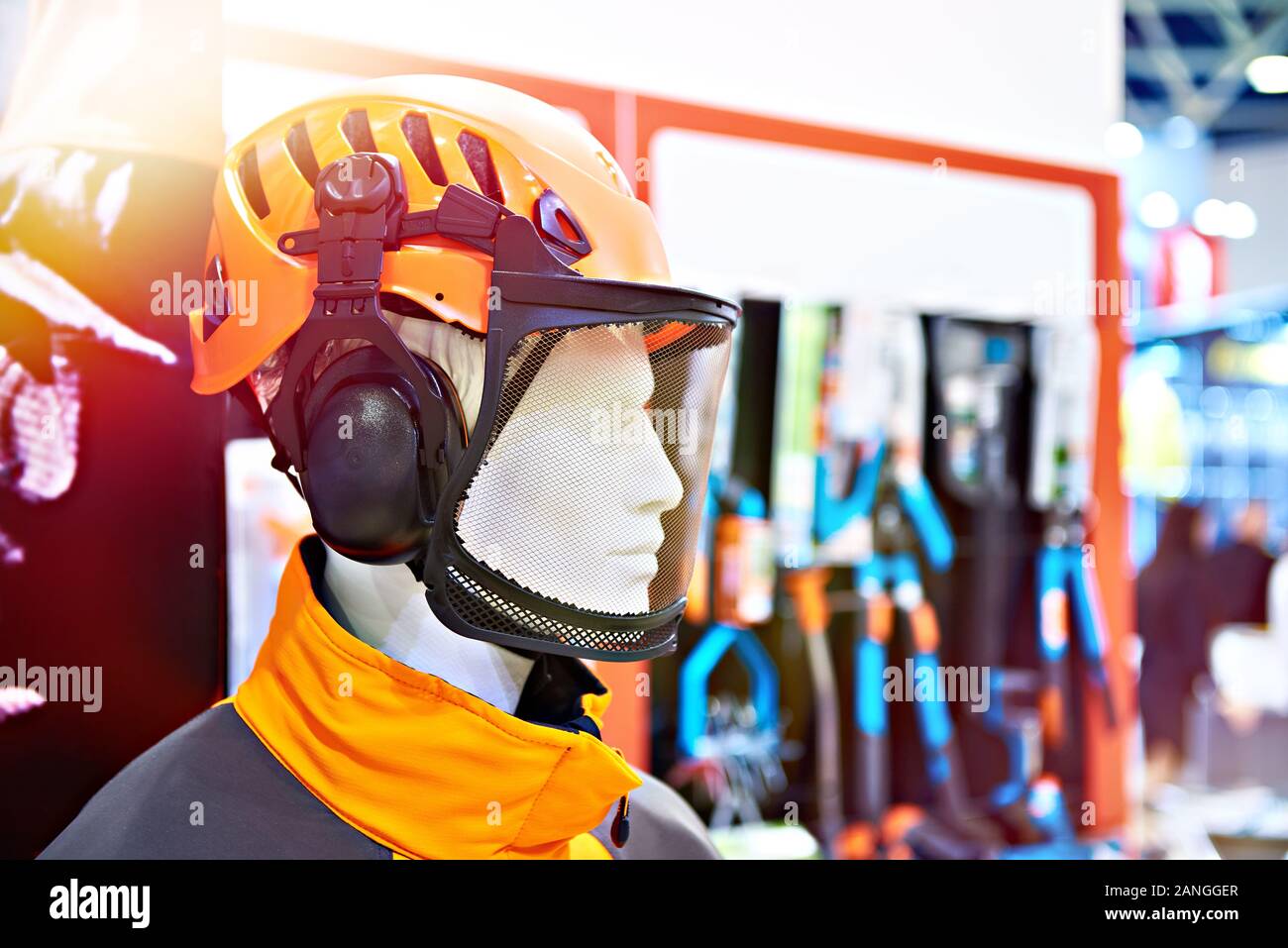 Maschera protettiva con mesh per lavori di costruzione del negozio Foto Stock