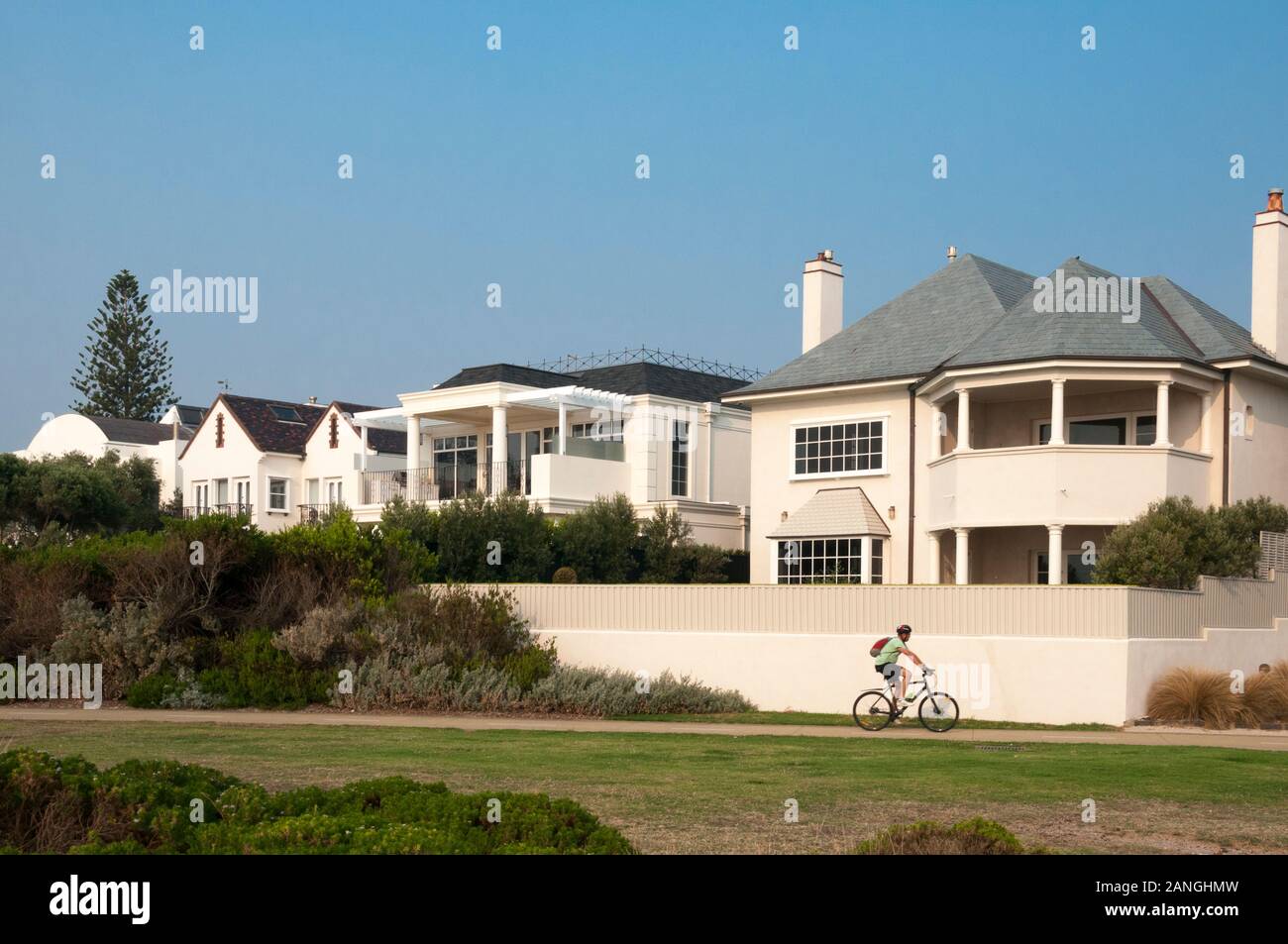 Lusso Residenze di Mare nel 'Golden Mile' presso la spiaggia di Brighton, Melbourne, Australia Foto Stock