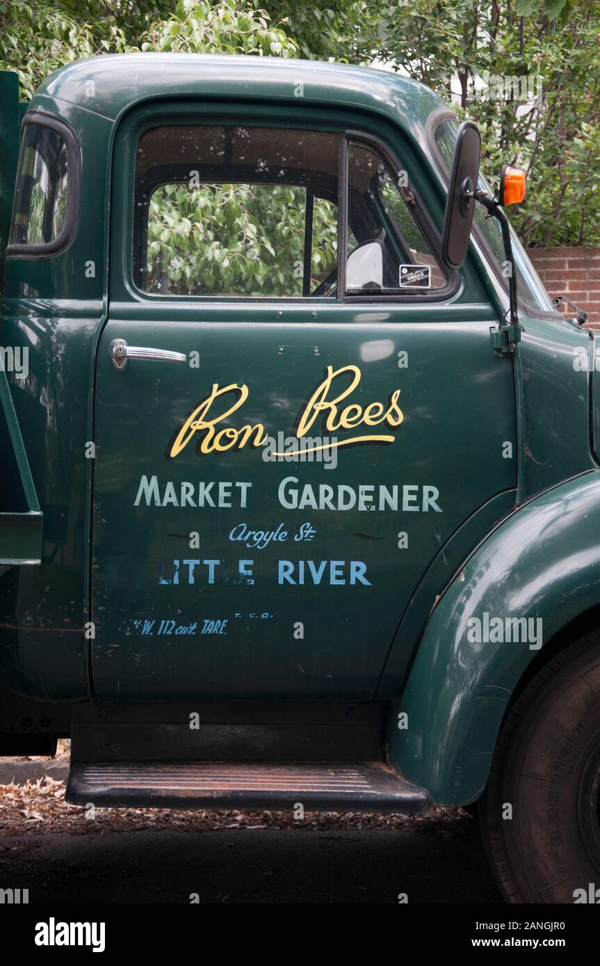 Mercato del giardiniere veterano pianale camion Dodge, Melbourne, Australia Foto Stock