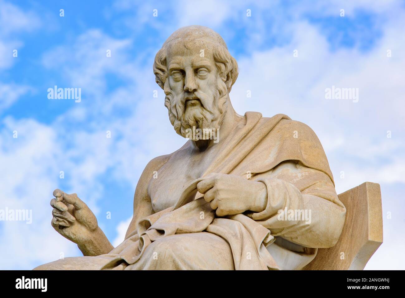 Statua di Platone davanti all Accademia di Atene in Atene, Grecia Foto Stock