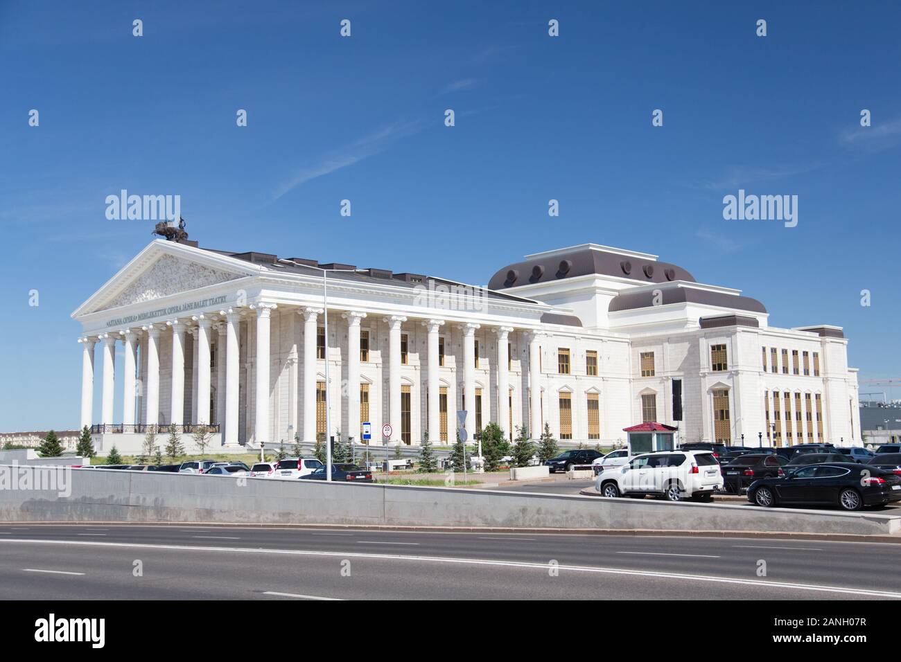 Astana edificio opera in Nur-sultan, Kazakistan Foto Stock