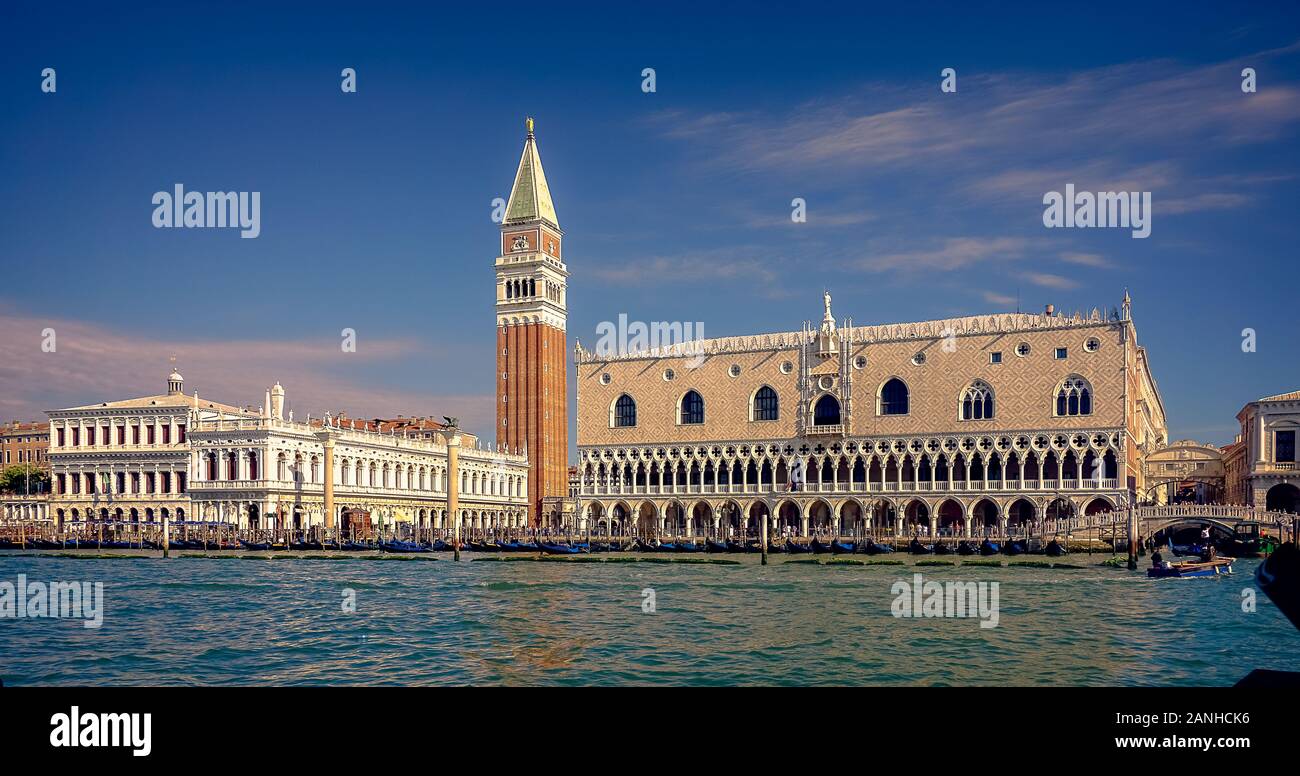 Venezia, VENETO/ITALIA – 16 LUGLIO 2018: Vista sul mare di Piazza San Marco e del Palazzo Ducale, Venezia Foto Stock