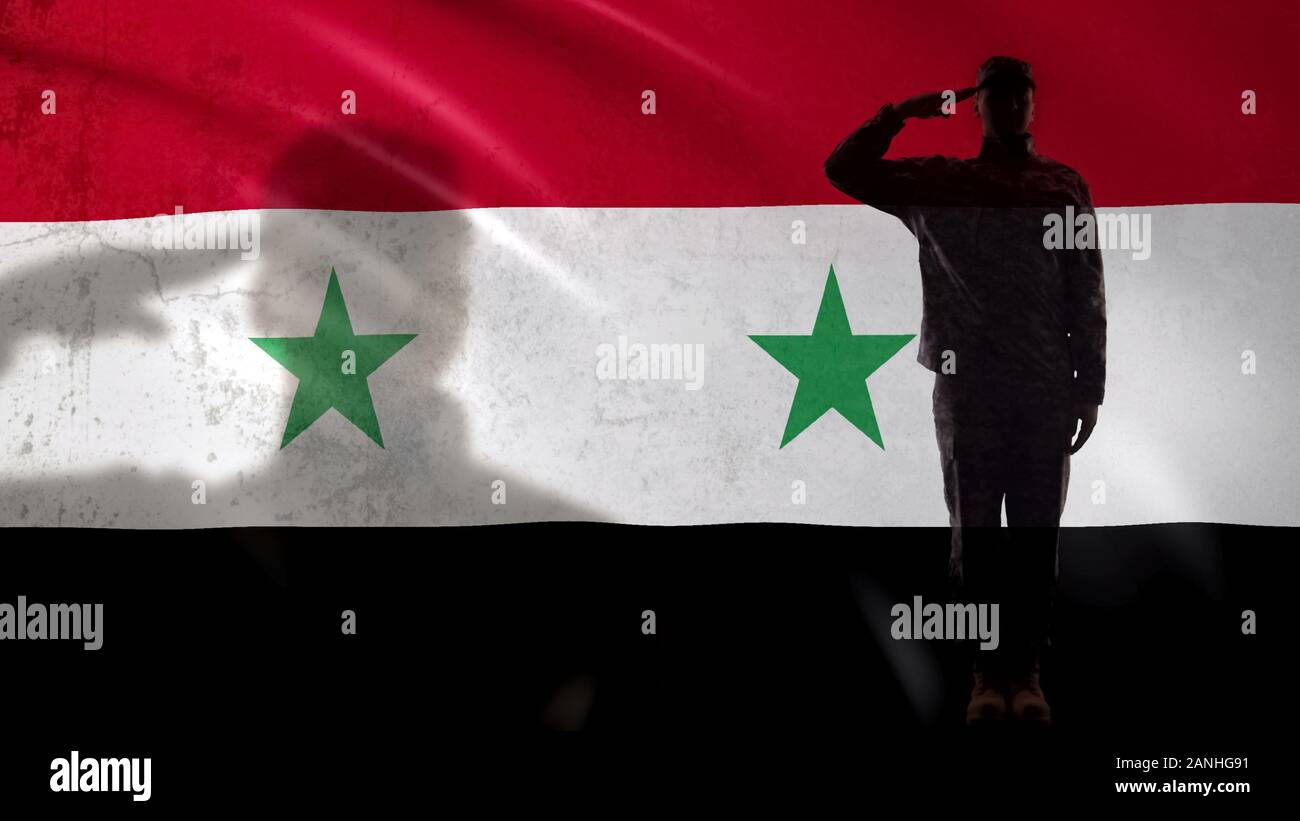 Soldato siriano silhouette salutando contro la bandiera nazionale militare di tattiche di guerra Foto Stock