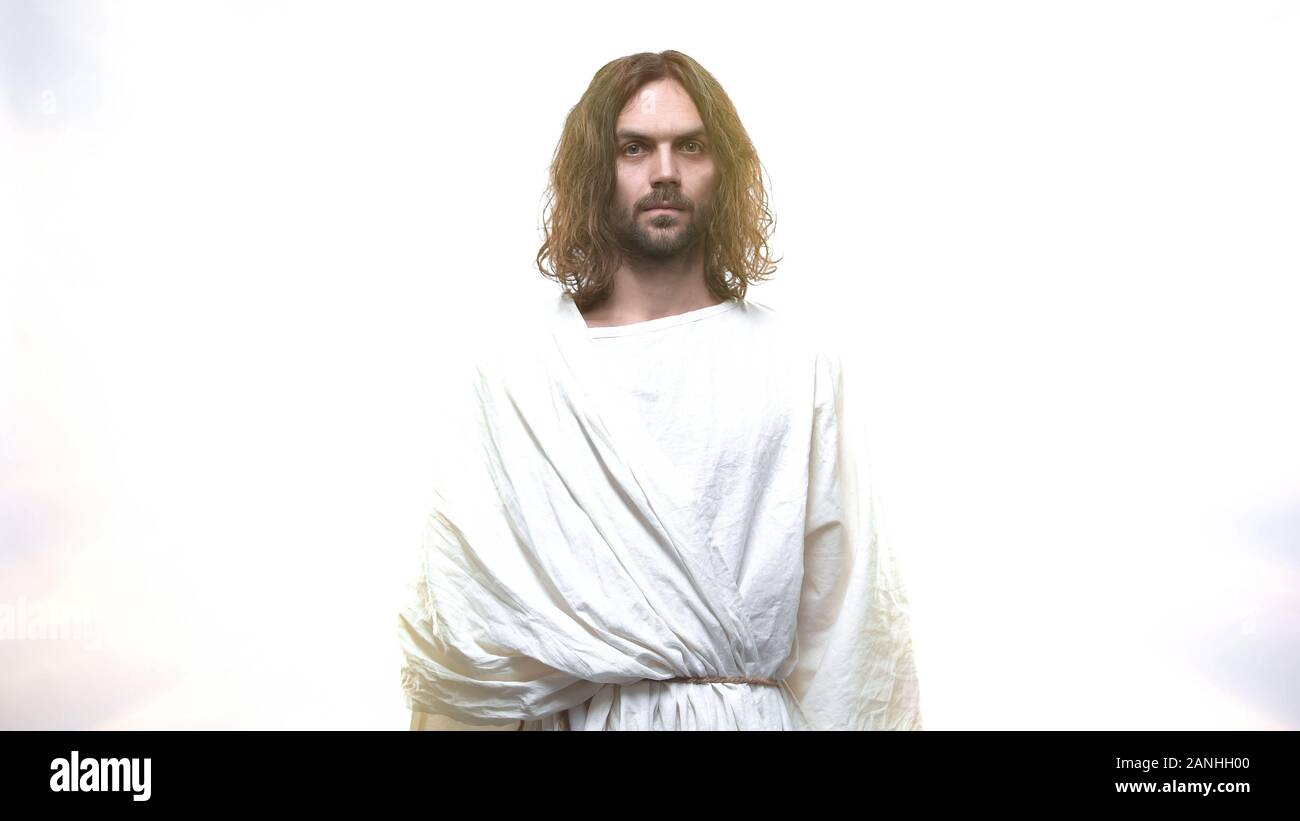 Gesù misericordioso cercando nella fotocamera contro sfondo luminoso, la grazia del Signore Foto Stock