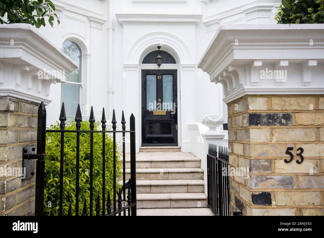 KENSINGTON, Regno Unito - 20 maggio 2019. Architettura antica di Kensington. Kensington, London, England, Regno Unito, 20 maggio 2019 Foto Stock