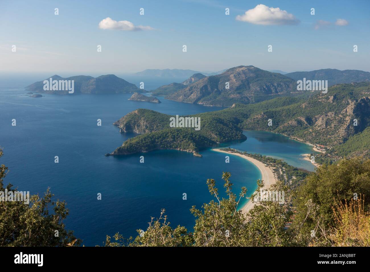 Vista da Via Licia in giù a Ölüdeniz Laguna Blu e Belcekiz Beach, Fethiye, Egeo Costa turchese, Anatolia, Turchia, Asia Minore, Eurasia Foto Stock