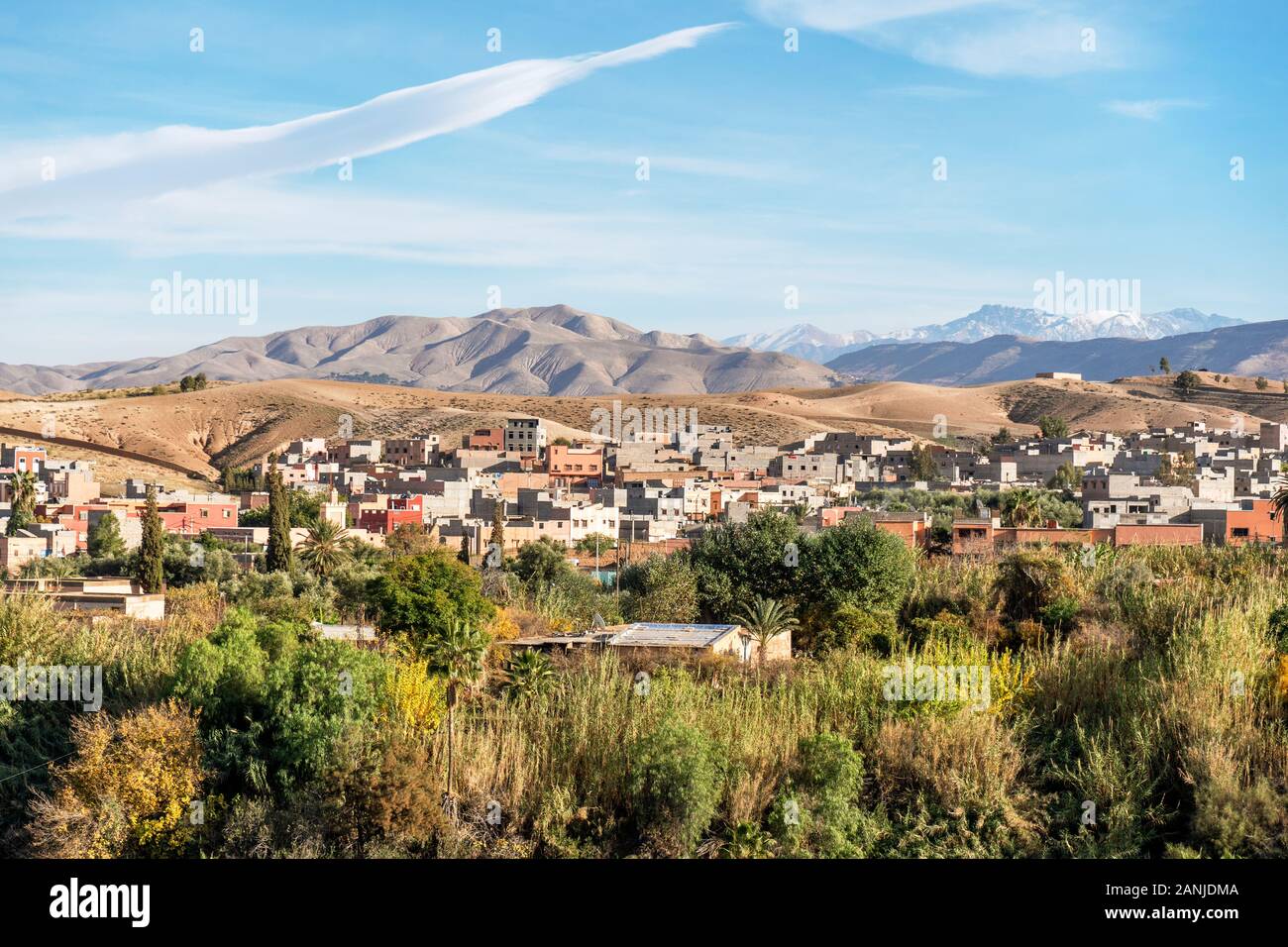 Lalla Takerkoust città situata dalla diga, Sud Marrakech, Marocco Foto Stock