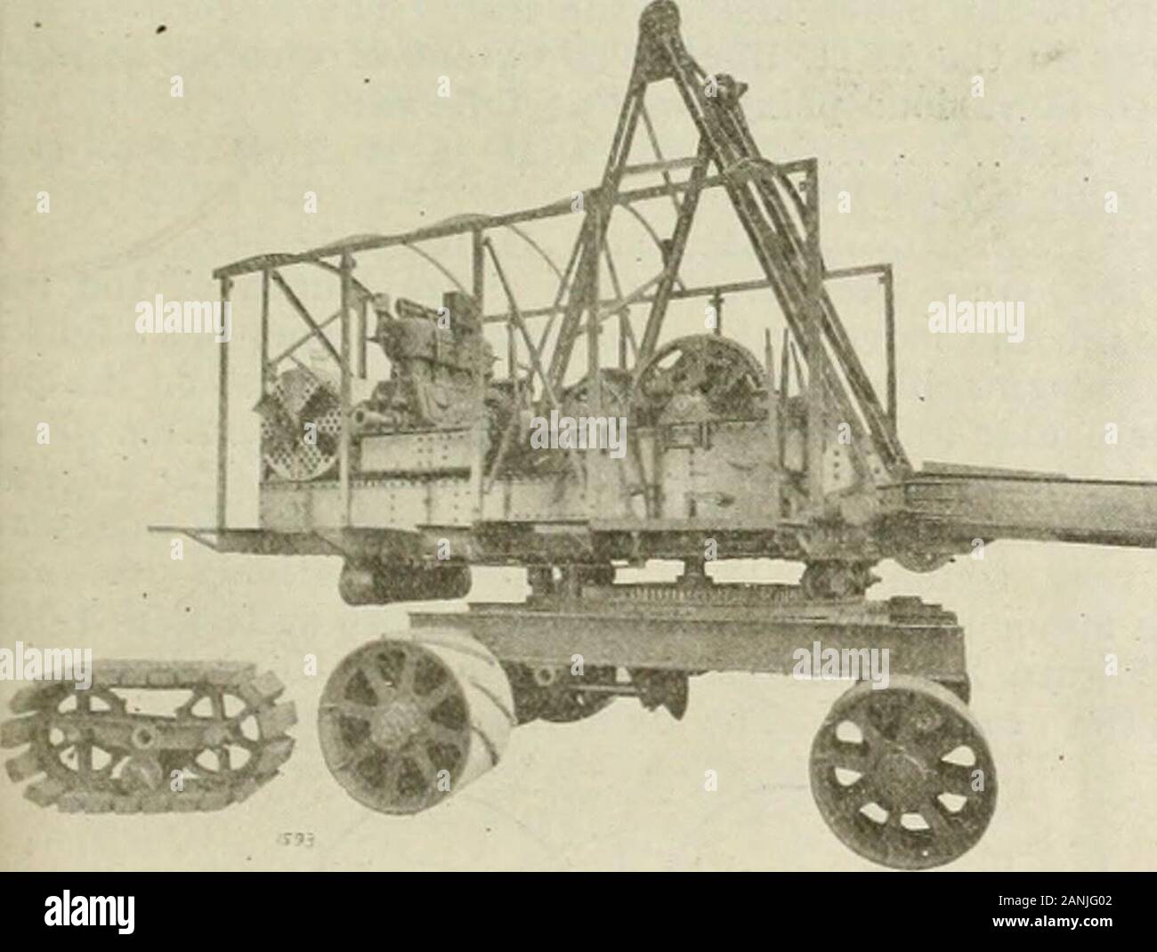 Ingegneria e Contracting . int a una scala 1 a. = 200 m. Il rapporto di en-largement, R, è 237^-200 = 1,185. La lunghezza di thelink, 1, è di 20 in., forse. Quindi la distanza del holefrom fine, per due collegamenti, è x = 20 -^ 1,185 = 16.88 in.e per le altre due maglie è 20. - 16.88 in. = 3.12a. La posizione approssimativa può essere determinato per eachlink mediante ispezione, rilevando i rapporti per i fori al pronti-fornito e la corretta distanza da utilizzare a oncedetermined. Una nuova auto-PROPELLINGEXCAVATOR. Trascinare la linea A trascinare linea Escavatore semovente, sia su broadfaced ruota di trazione Foto Stock