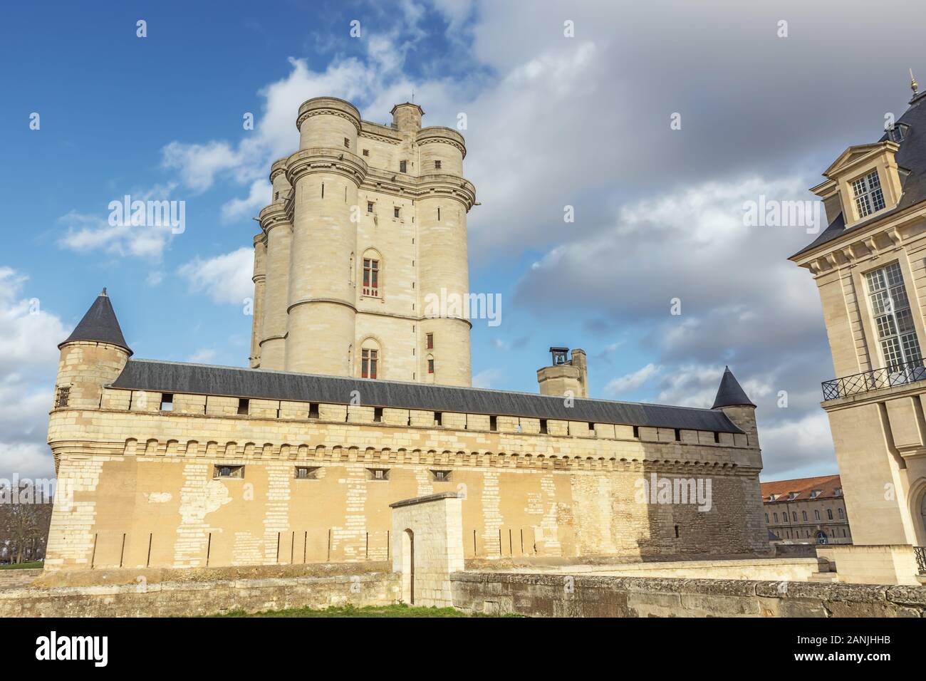 Vista del mastio del Chateau de Vincennes, visto dalla strada Foto Stock