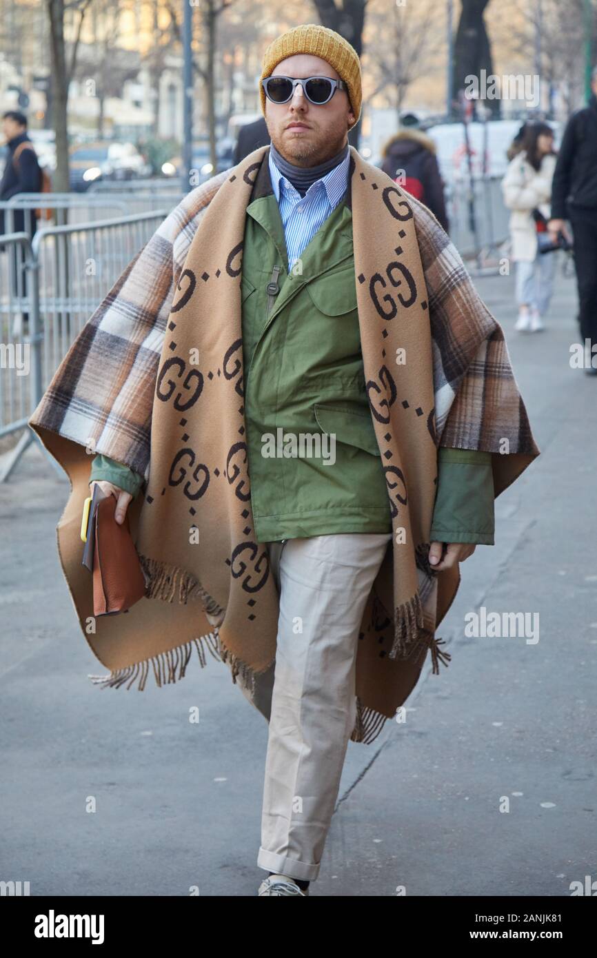 Sciarpa Gucci Immagini e Fotos Stock - Alamy