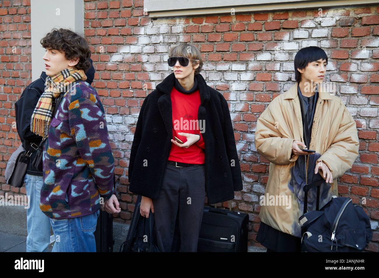 Milano, Italia - 13 gennaio 2019: Top i modelli dopo Fendi fashion show, la Settimana della Moda Milanese street style Foto Stock