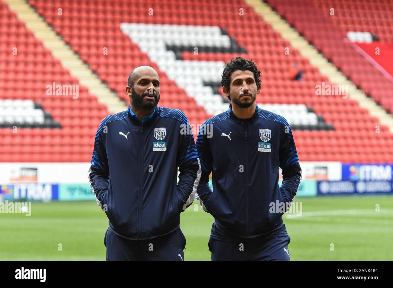 11 gennaio 2020, la valle di Londra, Inghilterra; Sky scommessa campionato, Charlton Athletic v West Bromwich Albion :West Brom giocatori lato passo prima di KO Credito: Phil Westlake/news immagini Foto Stock