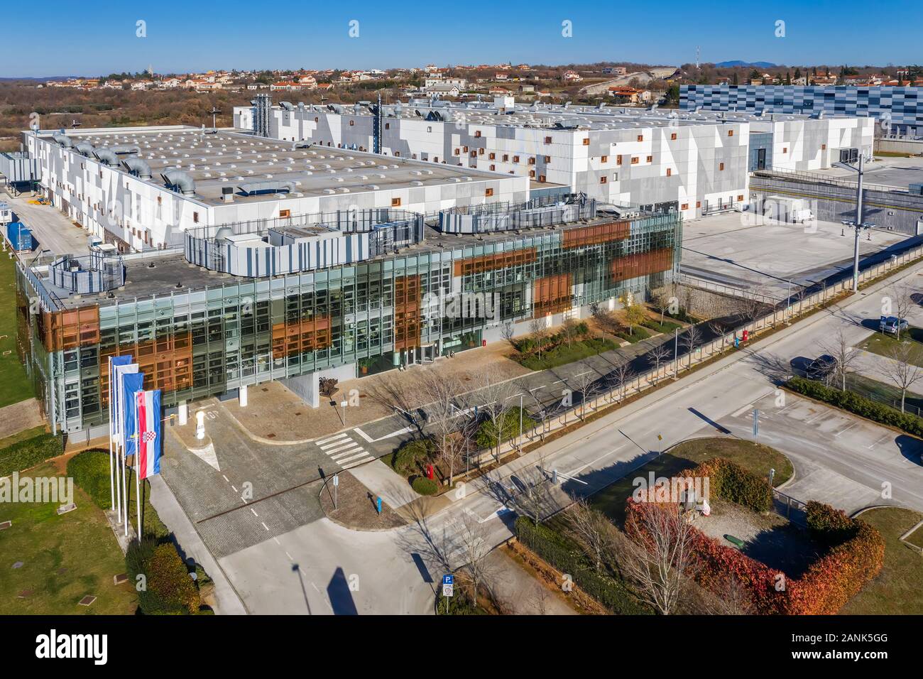 KANFANAR, Croazia - 12 gennaio 2020: Veduta aerea della moderna British American Tobacco fabbrica in Kanfanar, Istria, Croazia Foto Stock