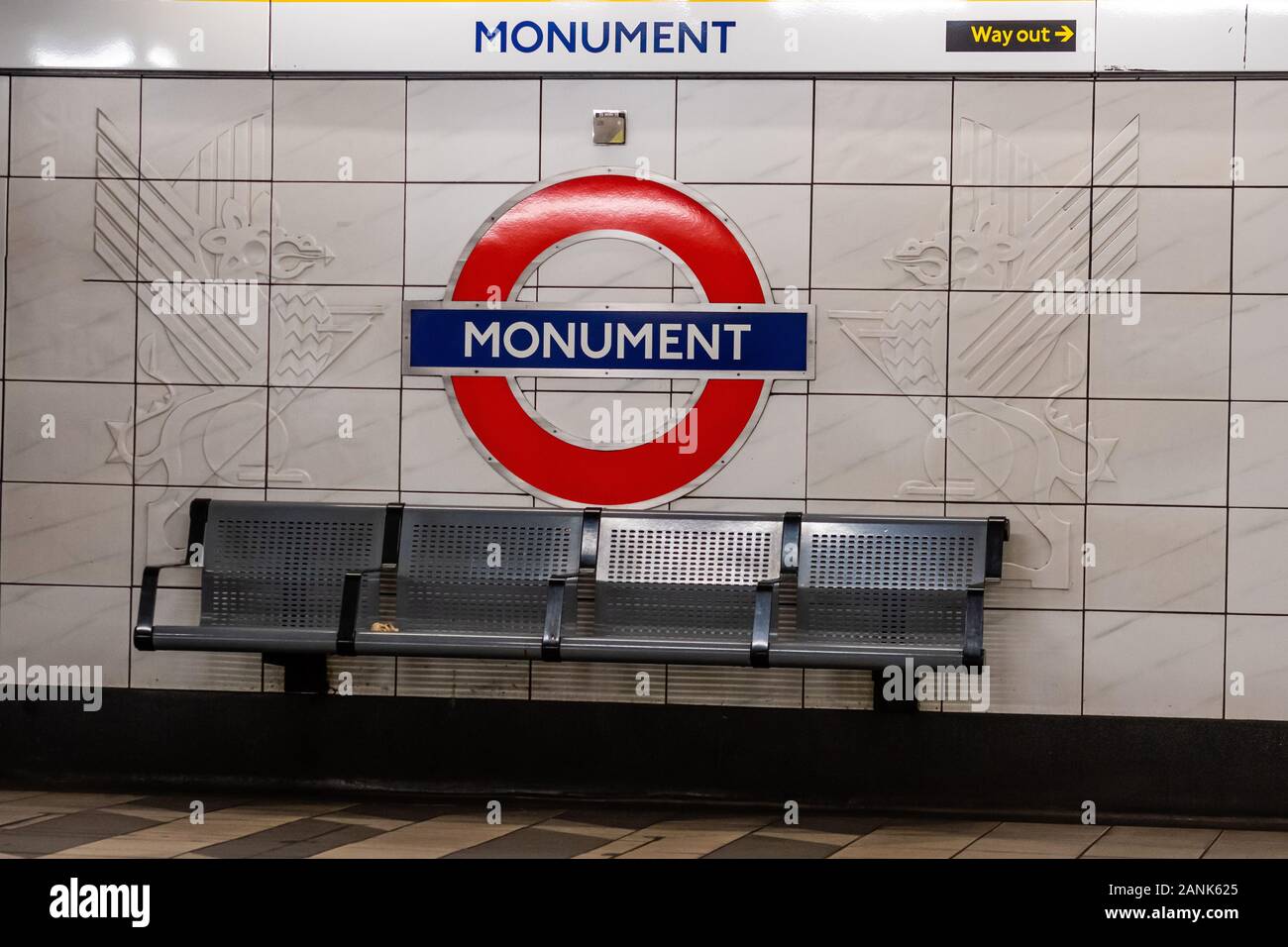 London, England, Regno Unito - 31 dicembre 2019: Monumento Underground London segno dentro la stazione - immagine Foto Stock