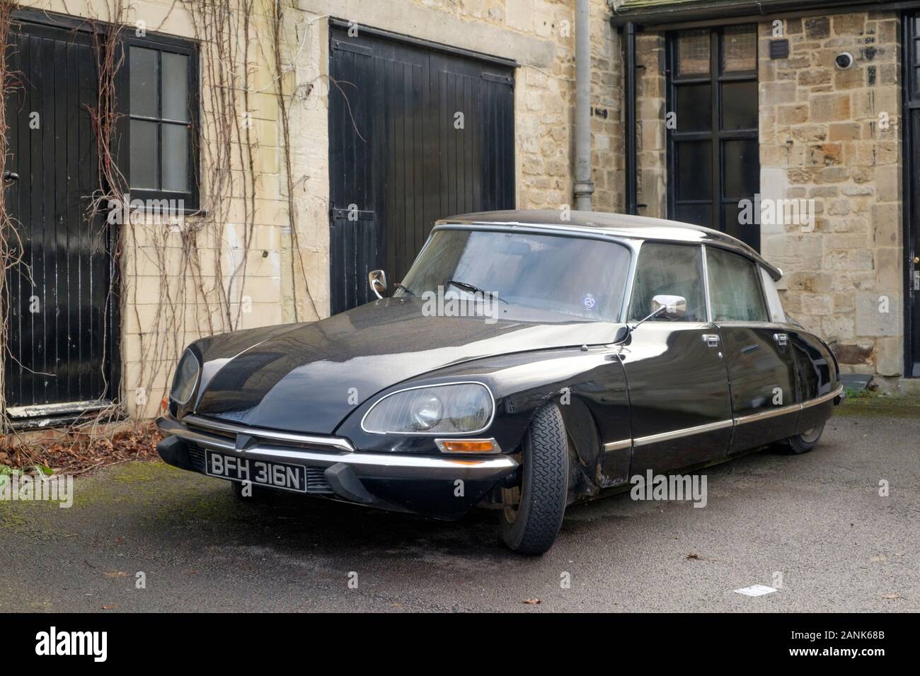 La Citroen DS, una classica francese autovettura, registrato nel 1974 Foto Stock