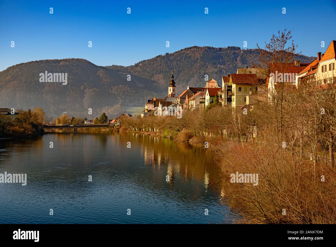 Frohnleiten piccolo paese sopra il fiume Mur in Stiria,l'Austria. Famosa  destinazione di viaggio Foto stock - Alamy