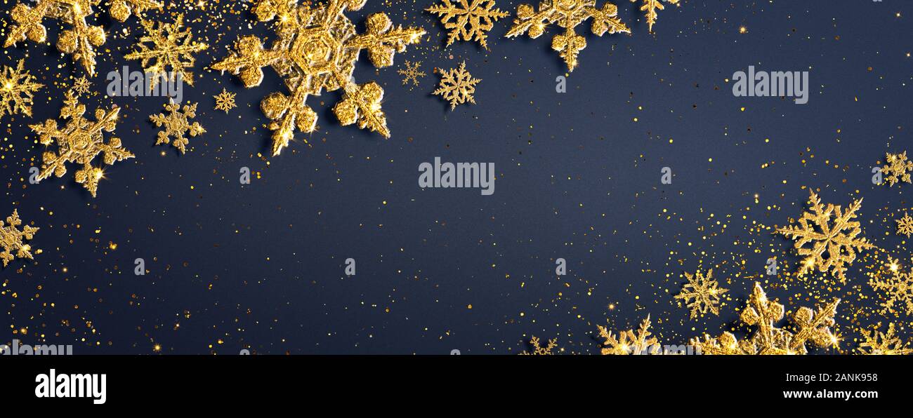 Natale Sfondo Minimo Con Shining Golden Snowflakes Foto Stock