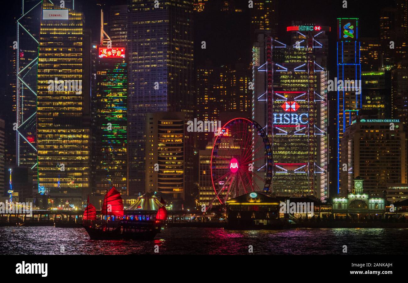 HSBC Hong Kong edificio con altri in Hong Kong Waterfront. Hong Kong Cityscape. Skyline di Hong Kong. Di Hong Kong di notte. Foto Stock
