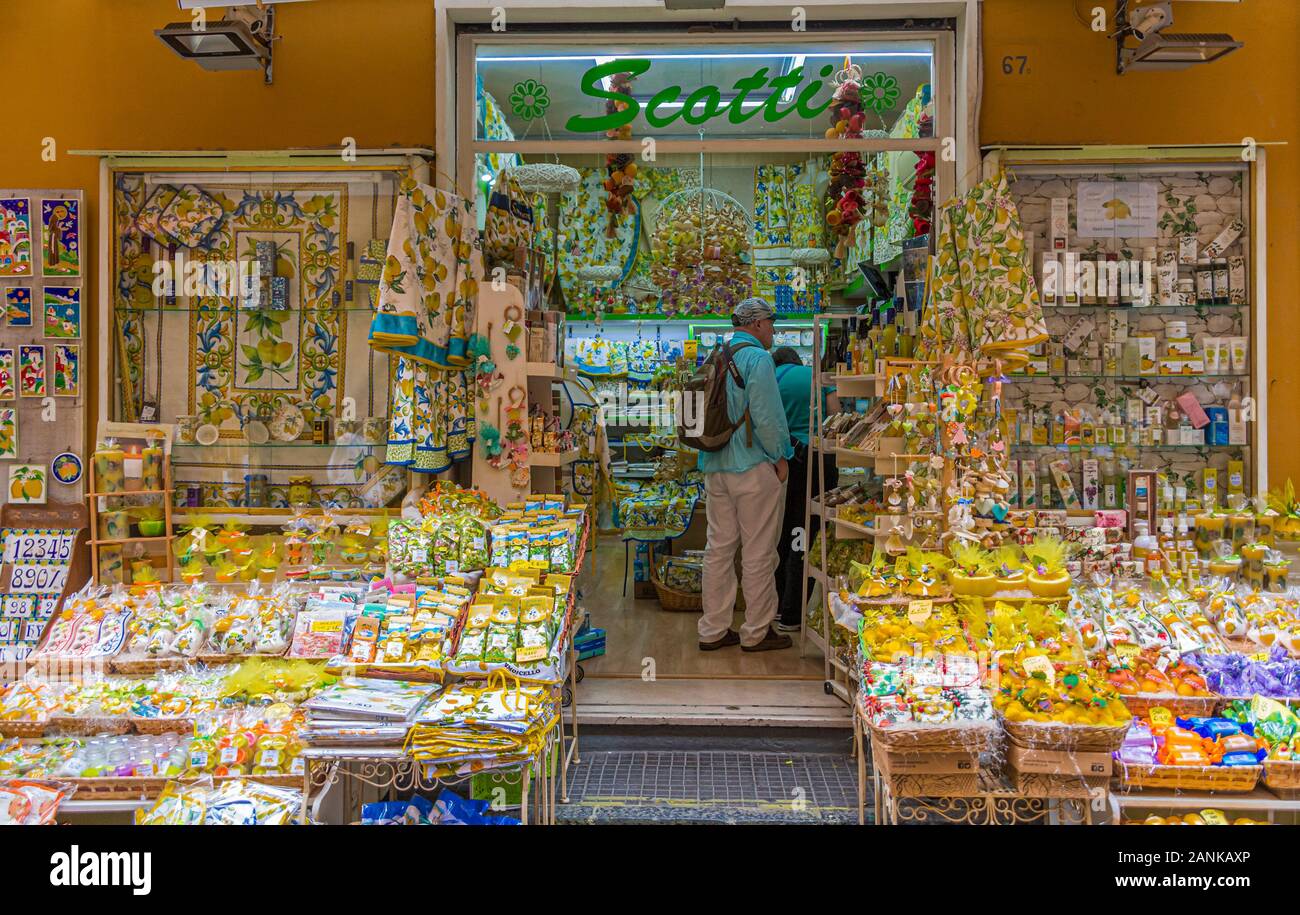 Shopping a Scotti in Sorrento Foto Stock