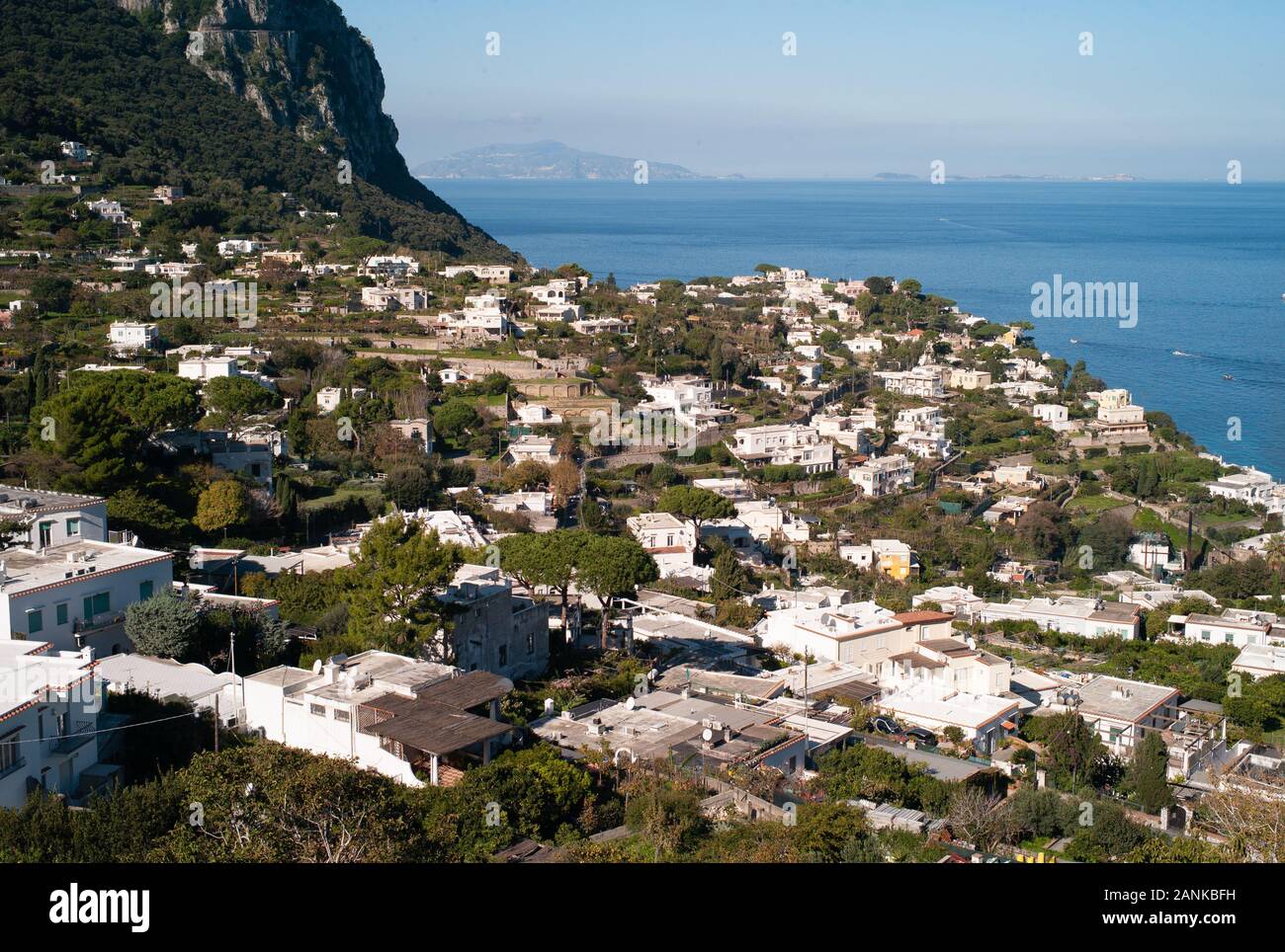 Isola di Capri - che si affaccia su una zona residenziale vicino al porto di Marina Grande di Capri, Italia Foto Stock