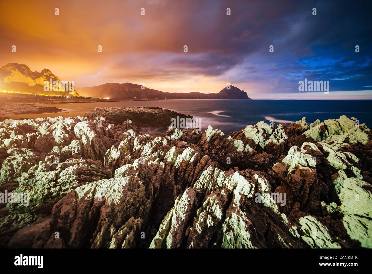 Vista impressionante della riserva Monte Cofano. La posizione di Capo San Vito Sicilia Isola, Italia Europa. Clima mediterraneo. Ottima vacanza all'aperto. U Foto Stock