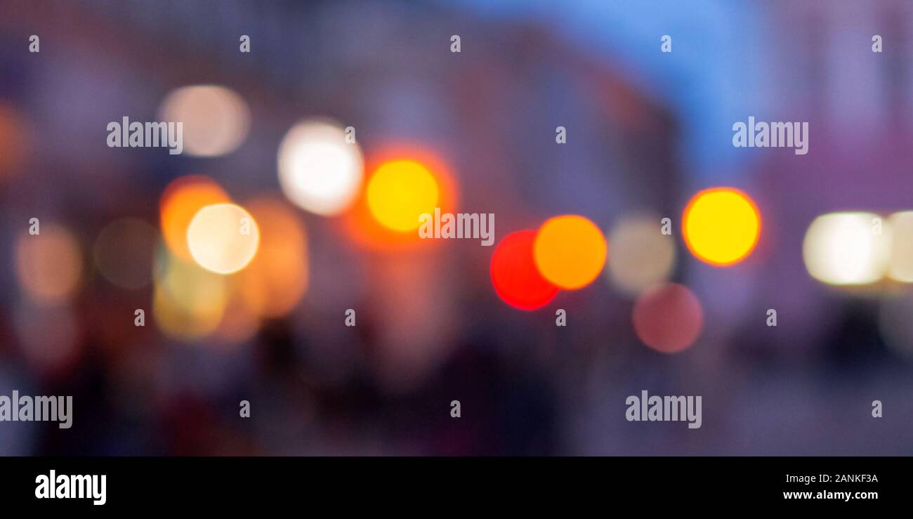 Strada di sfocatura dello sfondo. città di destra con effetto bokeh di fondo Foto Stock