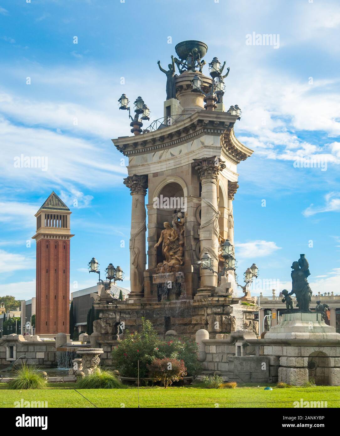 Statue e Fontana in Plaza de Espana, a Barcellona Spagna Foto Stock