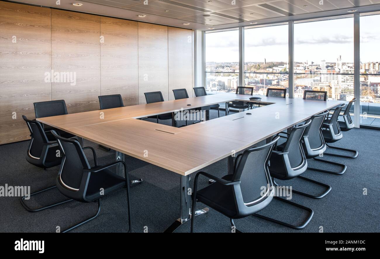 Sala riunioni con vista sulla città Foto Stock