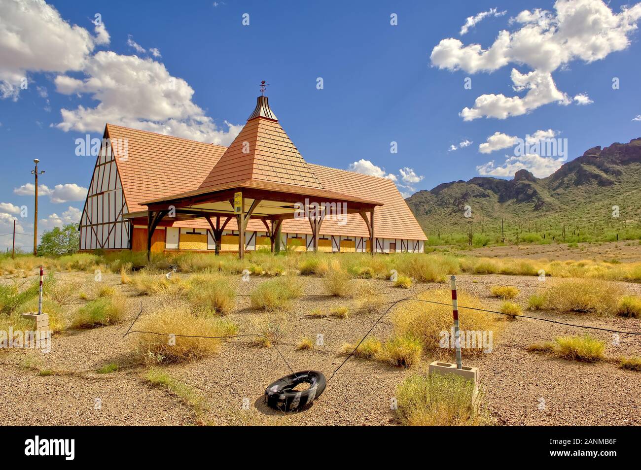 Un ristorante abbandonato nei pressi di picco Picacho Arizona. Questo usato per essere un top attrazione turistica poiché era situato al di fuori della Interstatale 10 a metà strada b Foto Stock