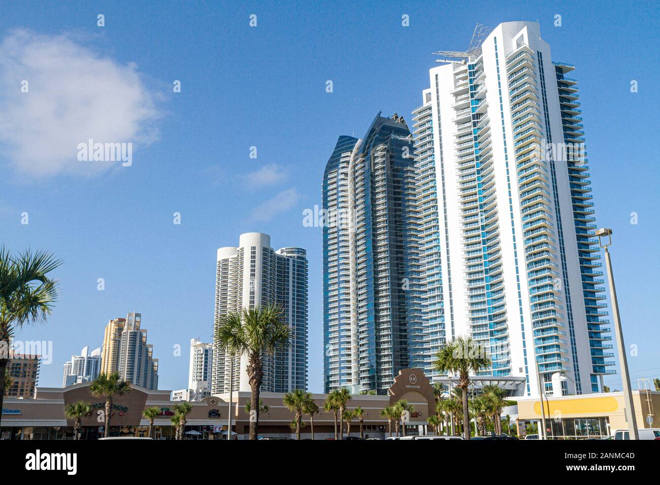 Miami Florida, Aventura, grattacieli grattacieli edifici edificio condominio appartamenti residenziali alloggio, edifici, skyline della città Foto Stock