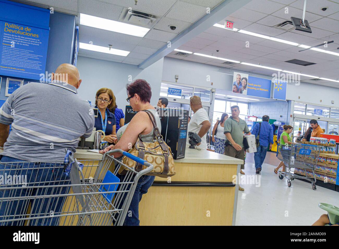 Miami Florida,Walmart Big-Box,shopping shopper shopping shopper negozi mercati di mercato di mercato di vendita, negozi al dettaglio negozi business business business, c Foto Stock