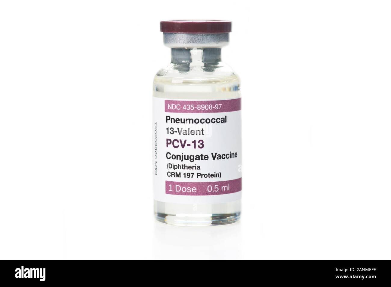 PVC-13 Vaccino pneumococcico 13-valente virus coniugato flaconcino di vaccino isolato su bianco. Foto Stock