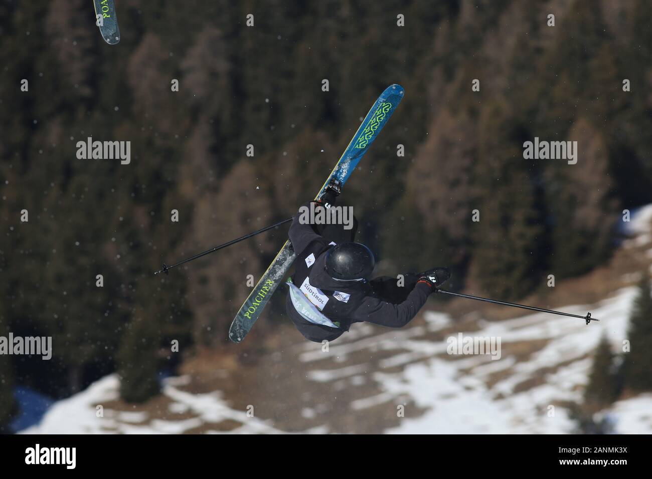 Seiser Alm, Italia. Xvii gen, 2020. Free ski slope style di Coppa del Mondo a Alpe di Siusi Alpe di Siusi, Italia Il 17 gennaio 2020, Johnson Bailey (AUS) in azione. Foto: Pierre Teyssot/Espa-Images Credito: Cal Sport Media/Alamy Live News Foto Stock