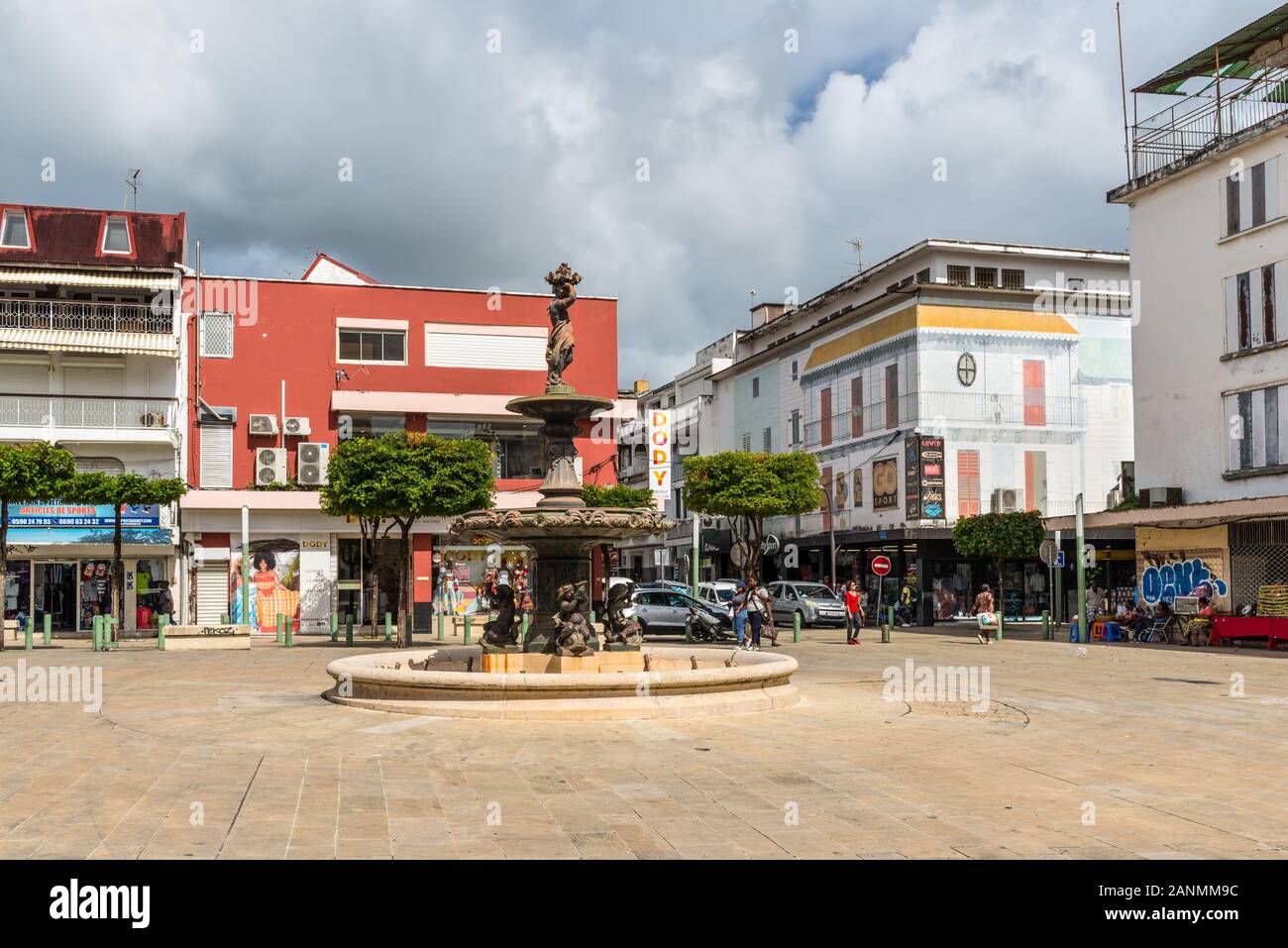 Pointe-à-Pitre, Guadalupa - Dicembre 14, 2018: Fontana vicino al Mercato Centrale di Pointe-à-Pitre, nel dipartimento francese d' oltremare della Guadalupa. Foto Stock