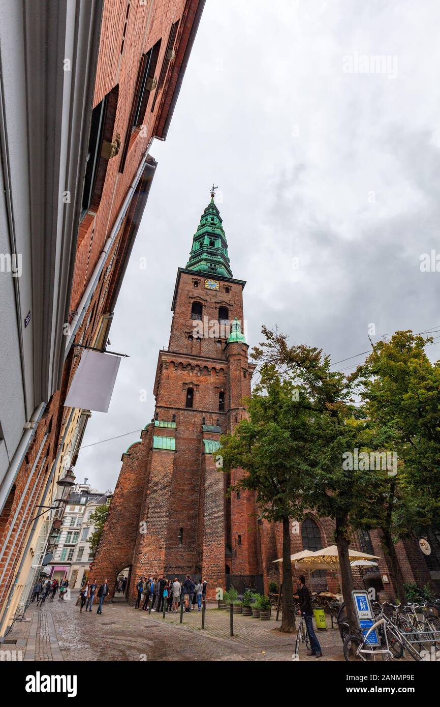 Il Nikolaj Kunsthal contemporary art gallery di Copenhagen, Danimarca. Foto Stock