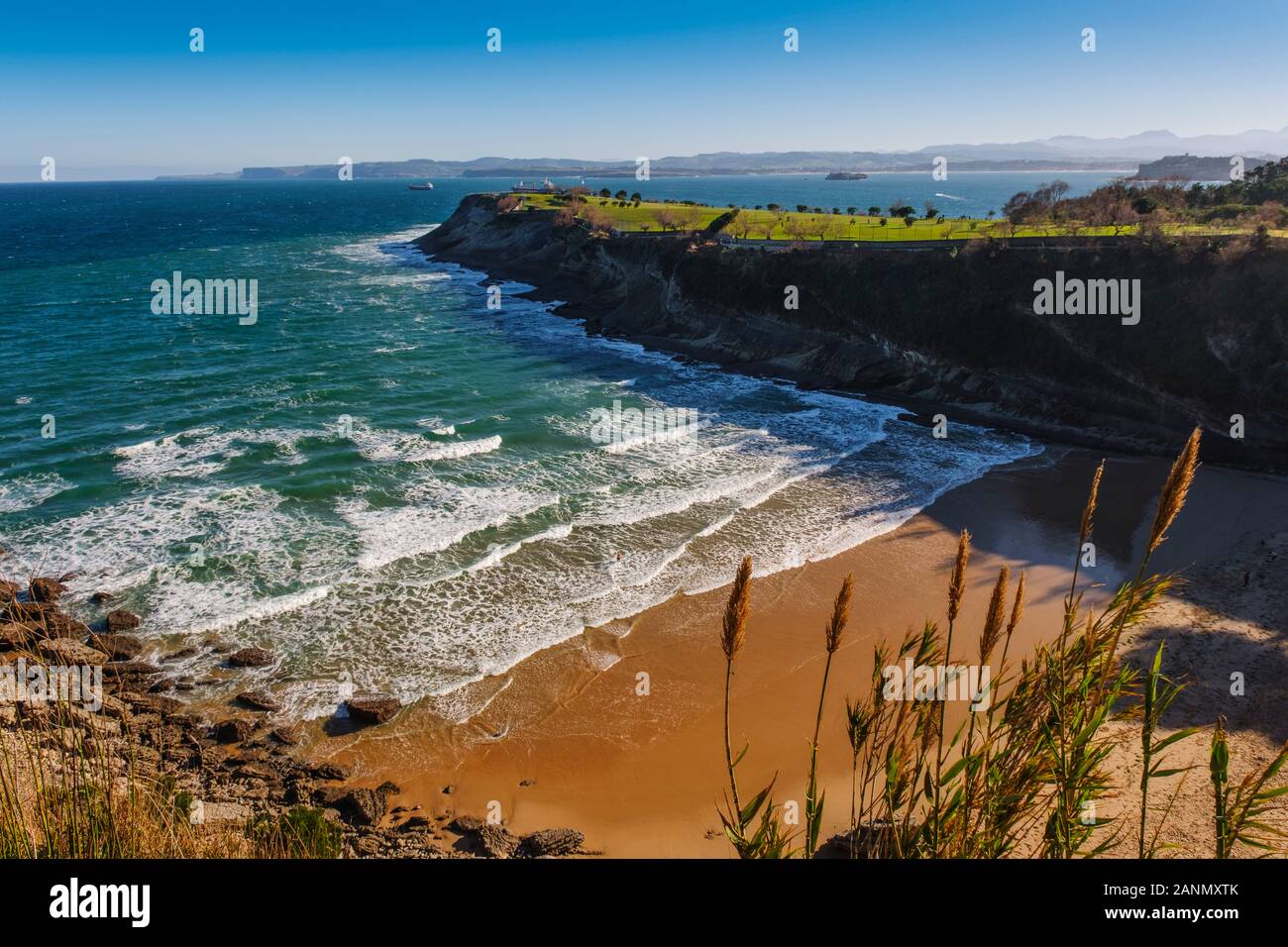 Spiaggia di Mataleñas, cabo Menor. Santander, Mare Cantabrico. Cantabria Spagna del nord. Europa Foto Stock