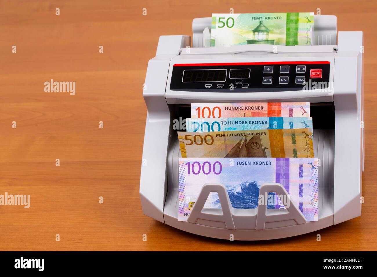 Denaro norvegese - Krone in una macchina di conteggio Foto Stock