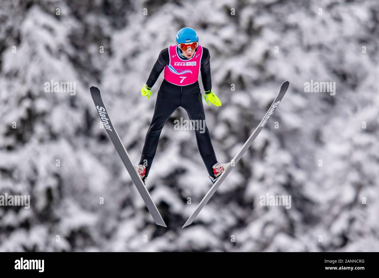 Losanna, Svizzera. 18th, 2020 gen. KAGU Markus (EST) compete in combinata nordica: Uomini Individuale NH/6km Ski Jumping fase eliminatoria del concorso durante il Lausanne 2020 Olimpiadi della Gioventù a Les Tuffes Nordic Center su Sabato, 18 gennaio 2020. Losanna, Svizzera. Credito: Taka G Wu/Alamy Live News Foto Stock