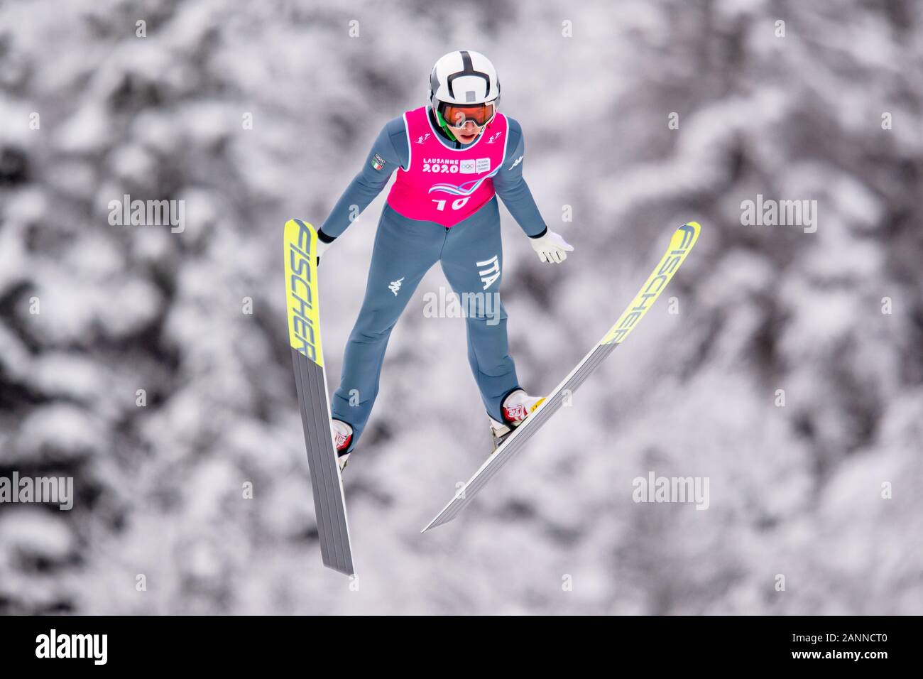 Losanna, Svizzera. 18th, 2020 gen. RADOVAN Stefano (ITA) compete in combinata nordica: Uomini Individuale NH/6km Ski Jumping fase eliminatoria del concorso durante il Lausanne 2020 Olimpiadi della Gioventù a Les Tuffes Nordic Center su Sabato, 18 gennaio 2020. Losanna, Svizzera. Credito: Taka G Wu/Alamy Live News Foto Stock