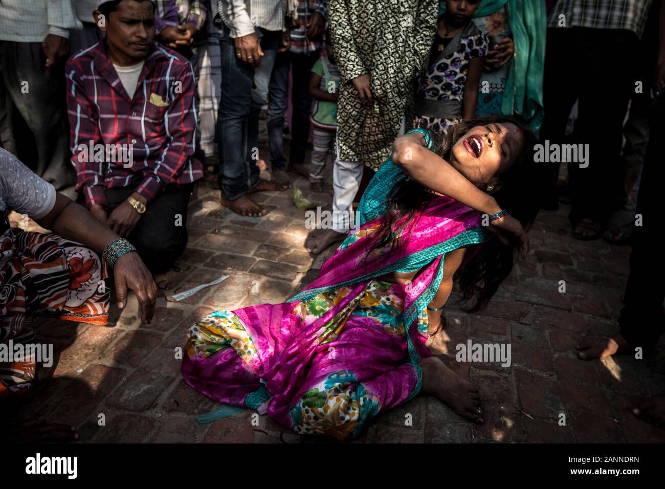 Ossessa a Bahadur Shahid santuario Sufi. Varanasi, India Foto Stock